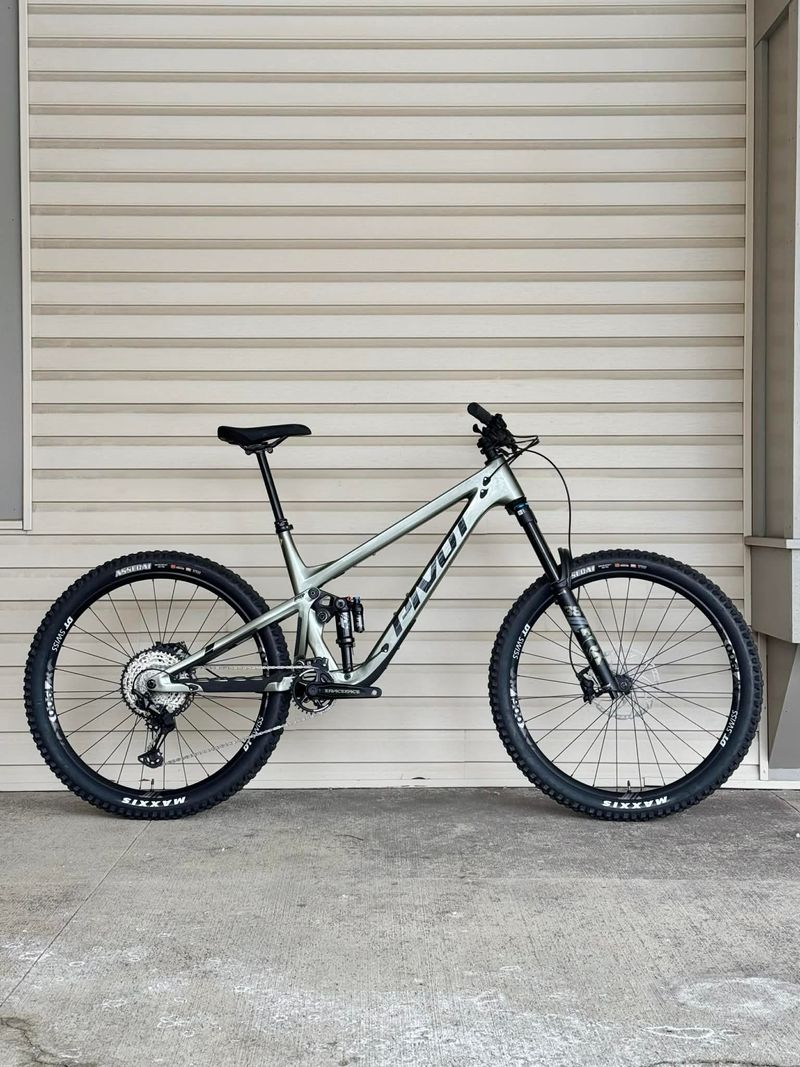 Used Pivot Firebird 29 Ride SLX/XT 2023 2023 MTB
