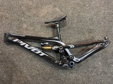 Used Pivot PHOENIX 29 Pro Saint 2024 Frameset 2024 Mountainbike, Black, 29 — image 3 of 3