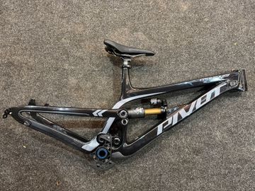 Used Pivot PHOENIX 29 Pro Saint 2024 Frameset 2024 Mountainbike, Black, 29 — image 1 of 3