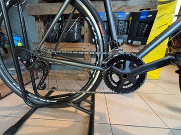 Genesis Equilibrium 725 2020 Road & Gravel de segunda mano, Gris claro — imagen 3 de 4