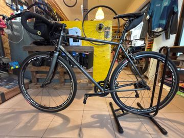 Genesis Equilibrium 725 2020 Road & Gravel de segunda mano, Gris claro — imagen 2 de 4