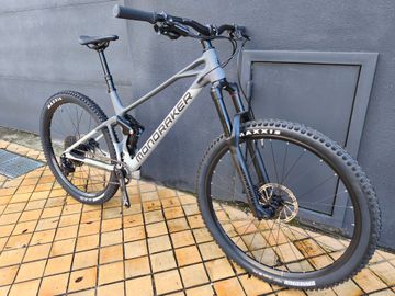 Used Mondraker RAZE 2024 2024 Mountainbike, Light Gray, 29 — image 2 of 4