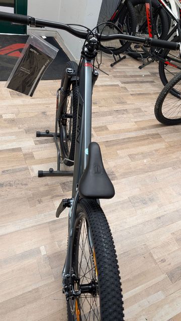brn Dirt 2026 Mountainbike de segunda mano, Gris claro — imagen 9 de 9