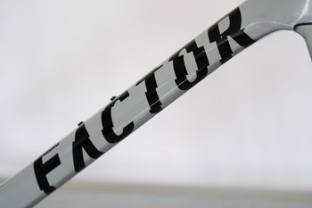 Used Factor O2 2023 Frameset 2023 Road & Gravel, Gris claro — image 5 of 16