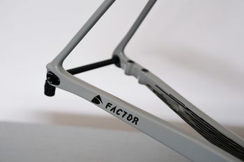 Used Factor O2 2023 Frameset 2023 Road & Gravel, Gris claro — image 9 of 16