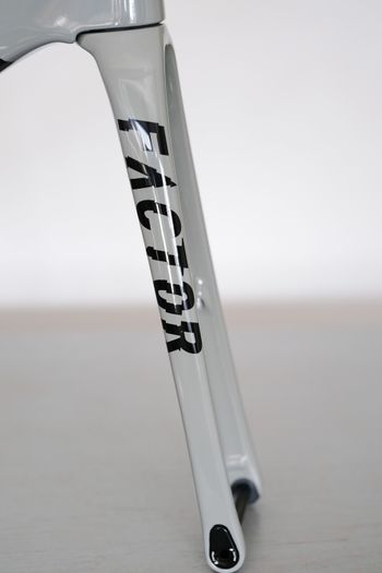 Used Factor O2 2023 Frameset 2023 Road & Gravel, Gris claro — image 4 of 16