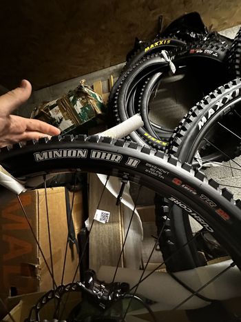 Used Rocky Mountain Altitude 2025 Mountainbike, Green — image 9 of 13