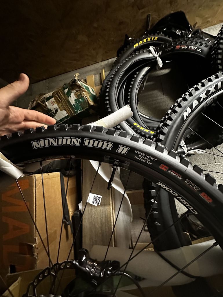 Used Rocky Mountain Altitude 2025 Mountainbike, Green — image 9 of 13