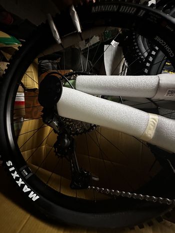 Used Rocky Mountain Altitude 2025 Mountainbike, Green — image 8 of 13