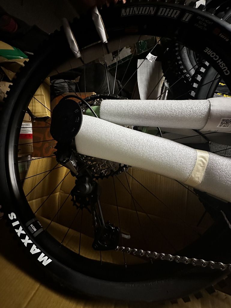 Used Rocky Mountain Altitude 2025 Mountainbike, Green — image 8 of 13