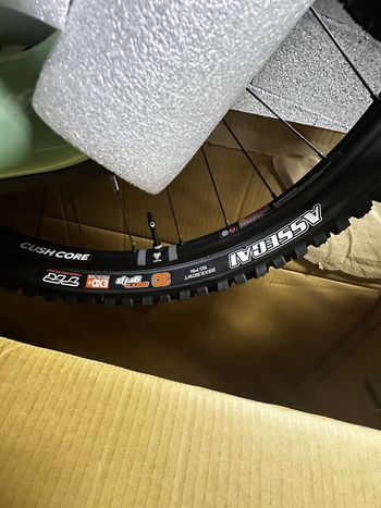 Used Rocky Mountain Altitude 2025 Mountainbike, Green — image 7 of 13