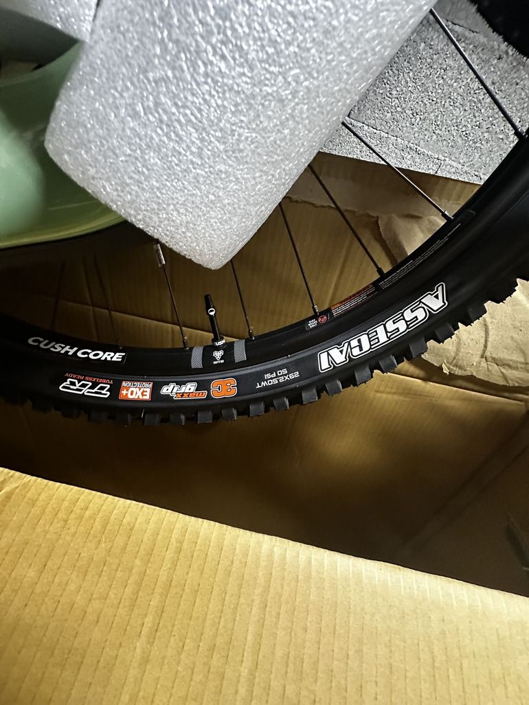 Used Rocky Mountain Altitude 2025 Mountainbike, Green — image 7 of 13