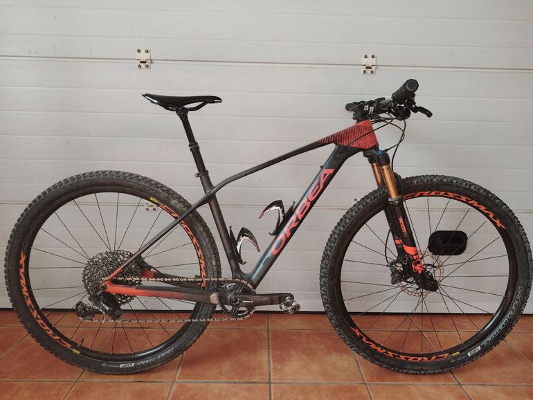 Tweedehands Orbea ALMA M15 2019 2019 Mountainbike — afbeelding 1 van 8