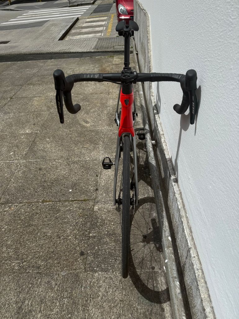Used Trek Émonda SL 6 Pro Di2 2023 2023 Road & Gravel, Red — image 16 of 17