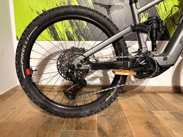 Santa Cruz Vala AL 70 2026 2026 Mountainbike usato, Grigio chiaro — immagine 9 di 11