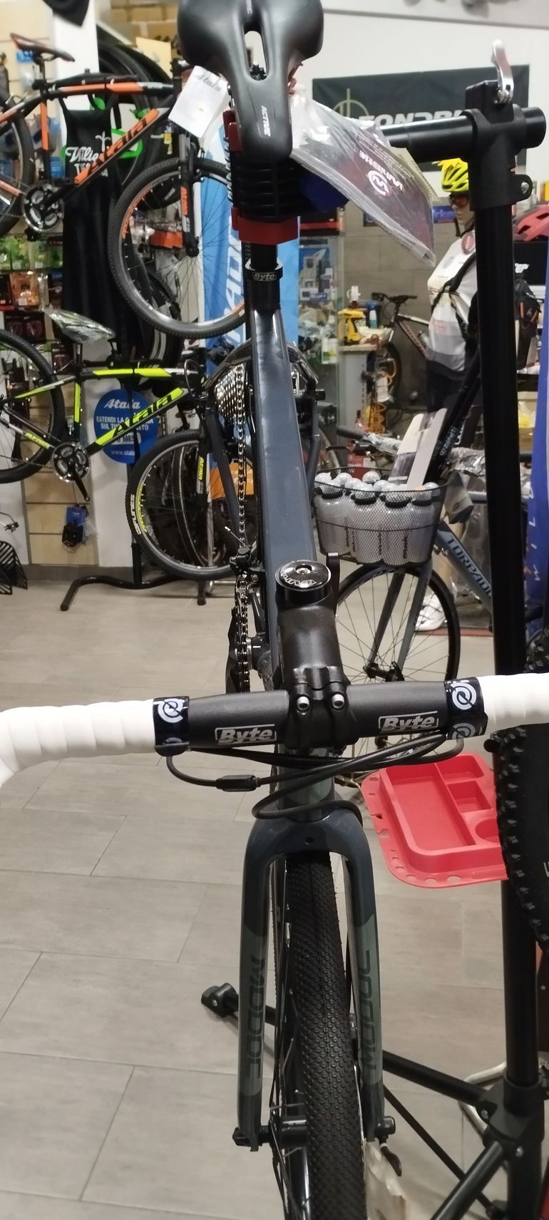 Used Whistle MODOC SHIMANO GRX 400 2025 Road & Gravel — image 16 of 25