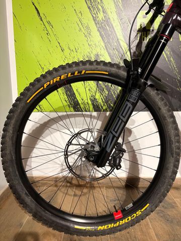Santa Cruz Vala AL 70 2026 2026 Mountainbike usato, Rosso — immagine 4 di 9