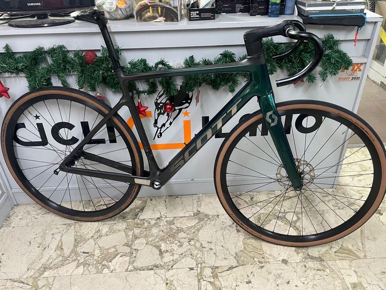 Used Scott Addict 20 2024 Frameset 2024 Road & Gravel, Verde — image 1 of 7