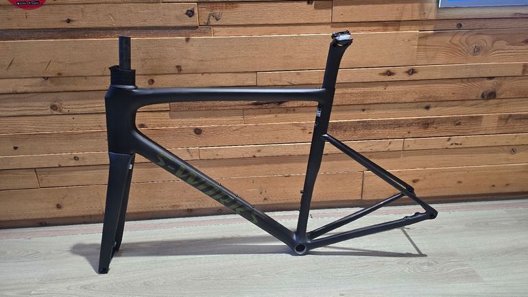 Used Specialized S-Works Tarmac SL8 - Shimano Dura-Ace Di2 2026 Frameset 2026 Road & Gravel, Schwarz — image 3 of 3