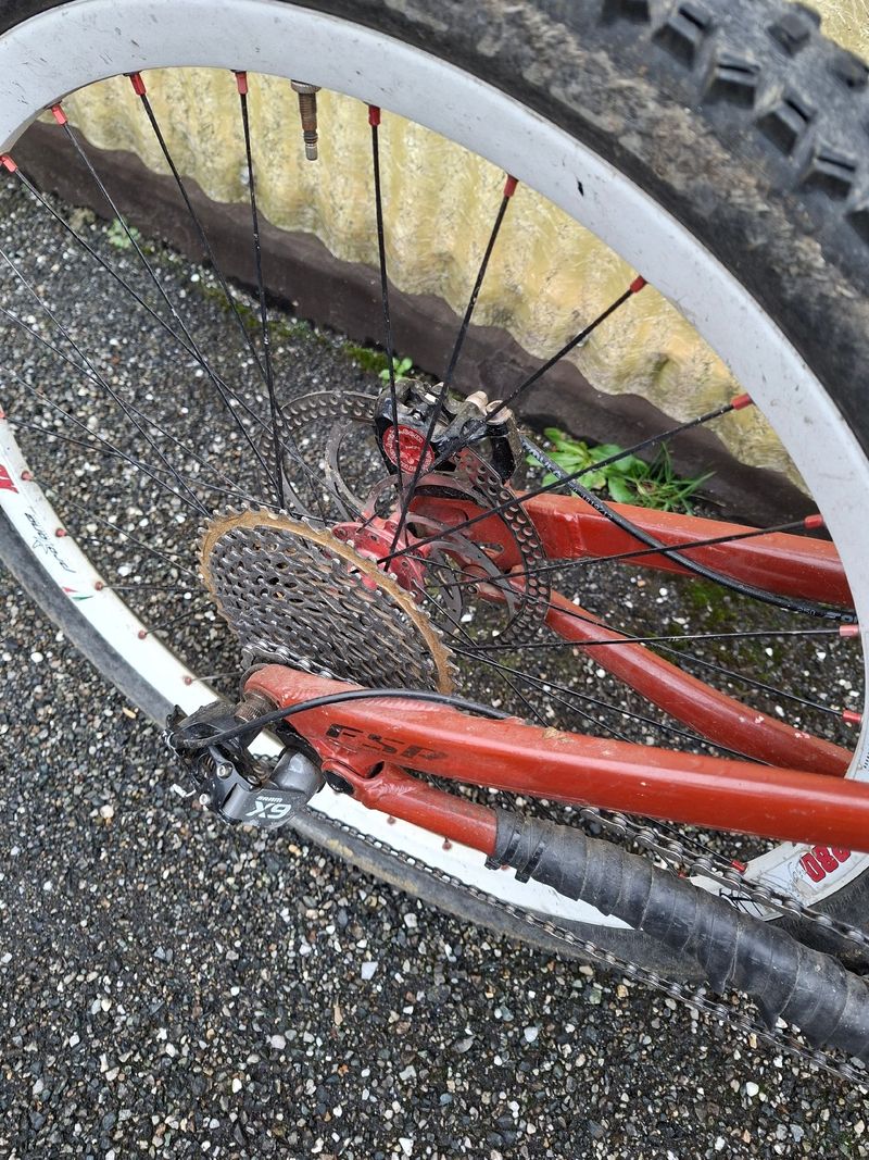 Specialized Enduro SRAM X9 2006 Mountainbike de segunda mano, Rojo — imagen 2 de 8