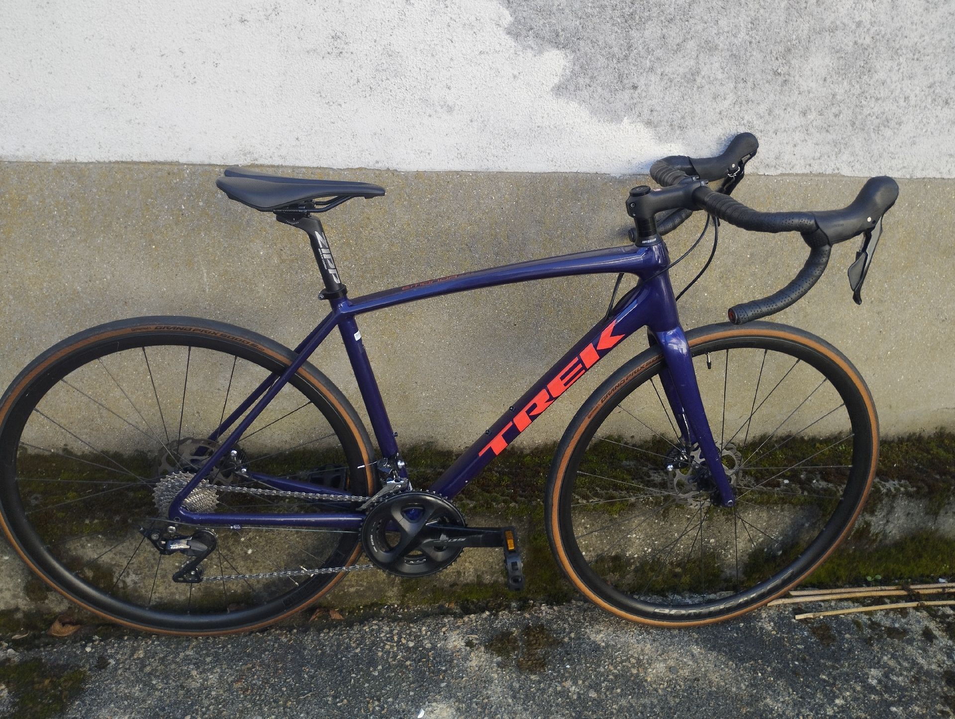 TREK エモンダ　ＡＬＲ５　2021 Trek Emonda ALR 5 – Cahaba Cycles