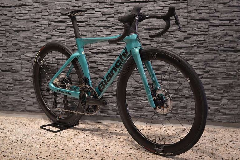 Used Bianchi Oltre Comp Ultegra Di2 2026 Road & Gravel, Green — image 2 of 9