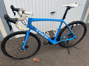 Used Trek Domane 6.2 Disc Compact 2016 2016 Road & Gravel, Blue — image 3 of 6