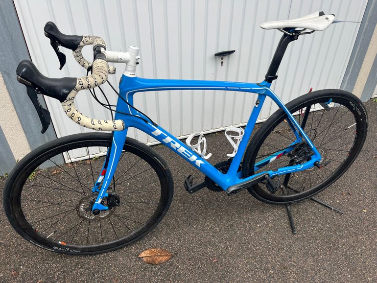 Used Trek Domane 6.2 Disc Compact 2016 2016 Road & Gravel, Blue — image 3 of 6