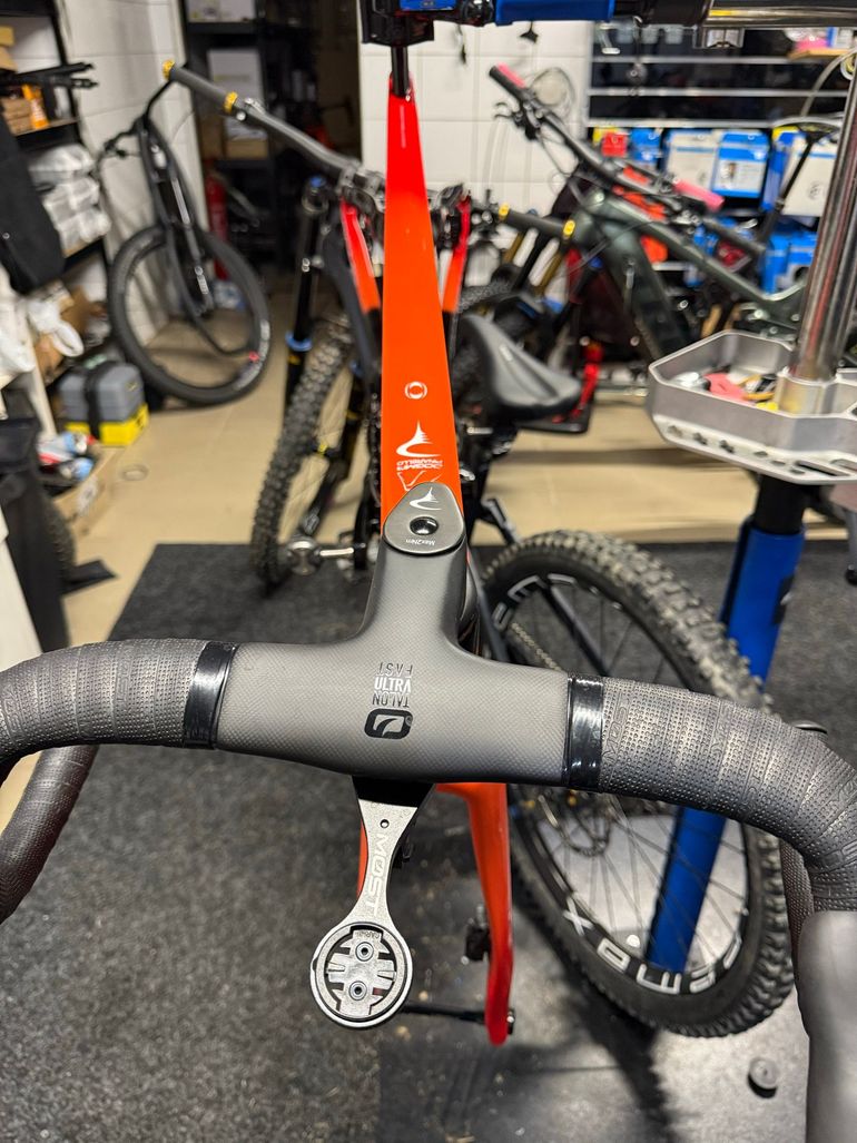 Used Pinarello DOGMA F DURA ACE Di2 2025 Frameset 2025 Road & Gravel, Orange — image 11 of 14