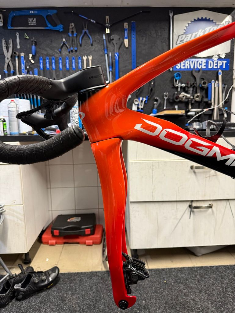 Used Pinarello DOGMA F DURA ACE Di2 2025 Frameset 2025 Road & Gravel, Orange — image 8 of 14