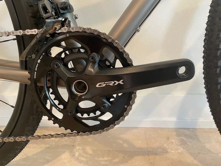 Used Moots 2021 Moots Routt 45 Ti Frame 2025 Shimano GRX 12 Sp. Mechanical Group 2021 Road & Gravel, Light Gray — image 4 of 13