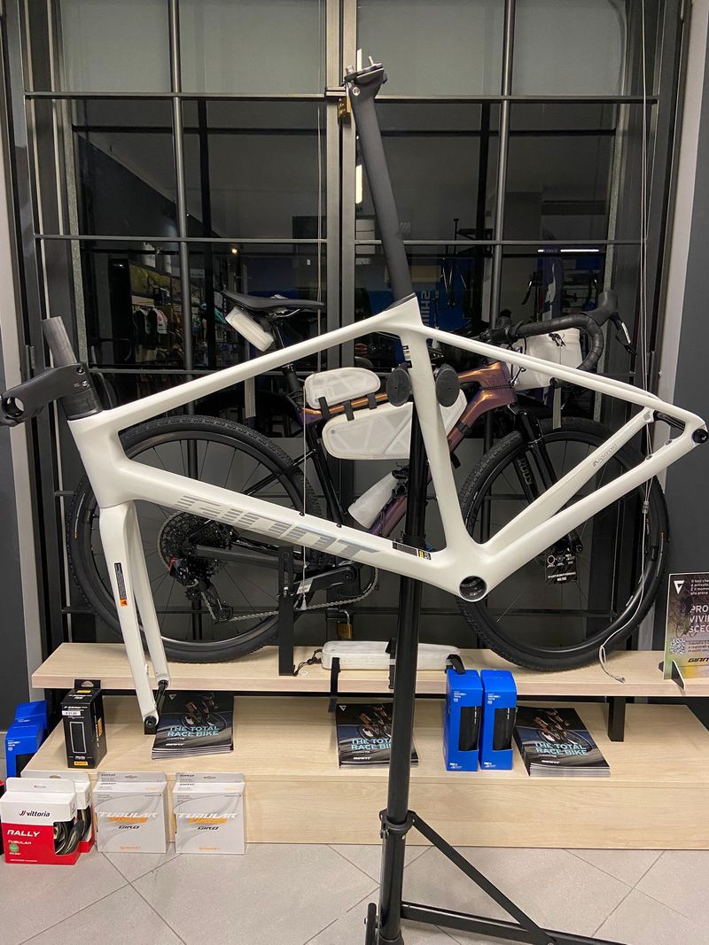 Używany Giant TCR Advanced Pro Snow Drift Frameset Frameset 2026 Road & Gravel