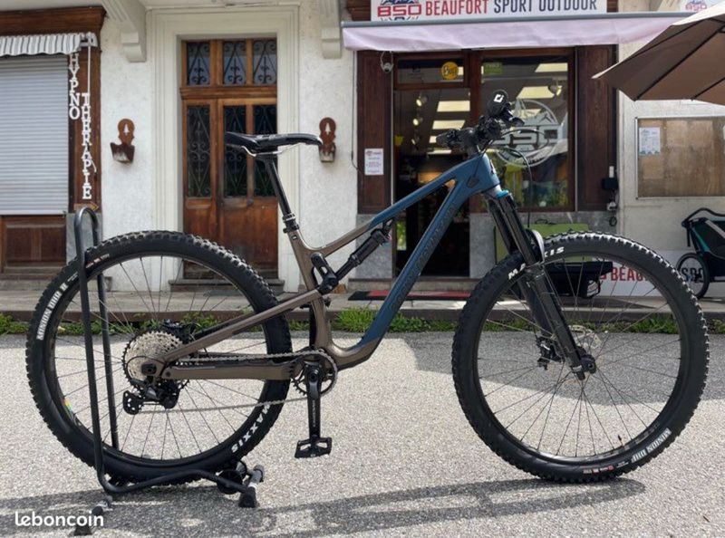 Used Rocky Mountain Instinct Carbon 50 2023 2023 Mountainbike, Blue, 27.5, 29 — image 1 of 4