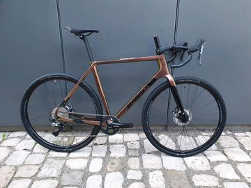 Tweedehands Basso Palta Shimano GRX 800 Poseidon Candy Red Gravelbike 2023 Road & Gravel
