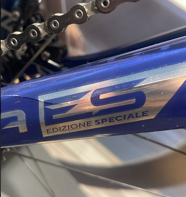 Used Pinarello DOGMA F EDIZIONE SPECIALE 2025 Frameset 2025 Road & Gravel — image 6 of 9