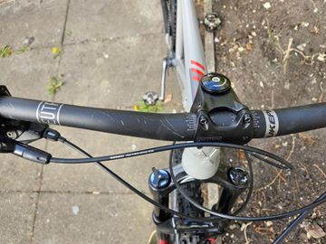 Nukeproof Scout 290 Comp 2021 2021 Mountainbike de segunda mano, Gris claro — imagen 8 de 15