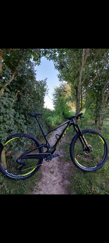 Tweedehands Scott Spark RC Team Issue 2023 2023 Mountainbike — afbeelding 1 van 3