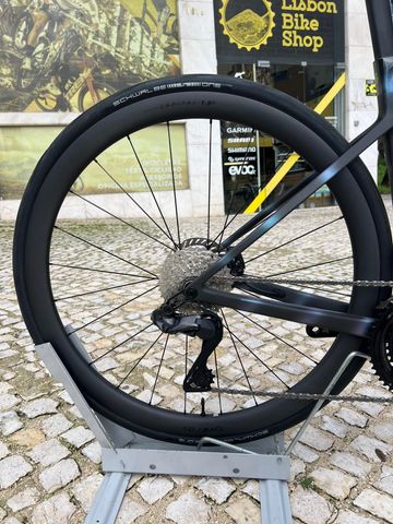 Scott Addict RC 10 2025 2025 Road & Gravel usato, Nero — immagine 6 di 8