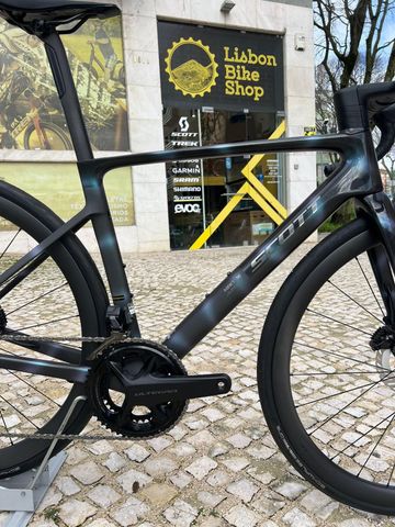Scott Addict RC 10 2025 2025 Road & Gravel usato, Nero — immagine 2 di 8
