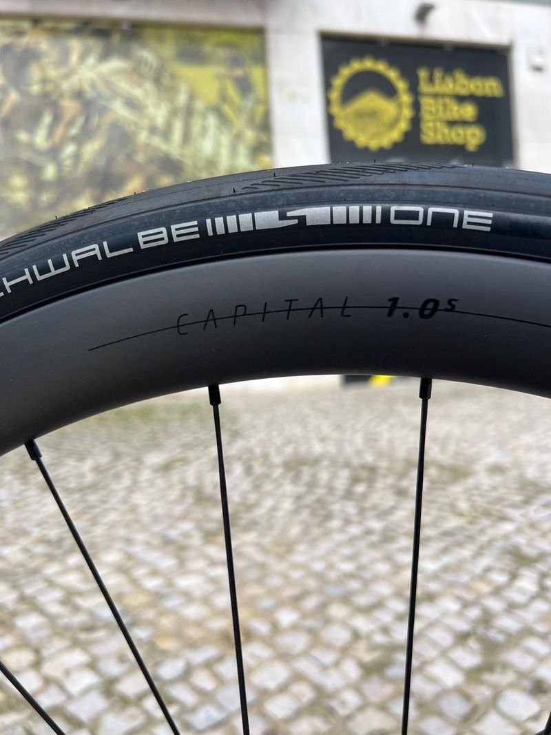 Scott Addict RC 10 2025 2025 Road & Gravel usato, Nero — immagine 8 di 8