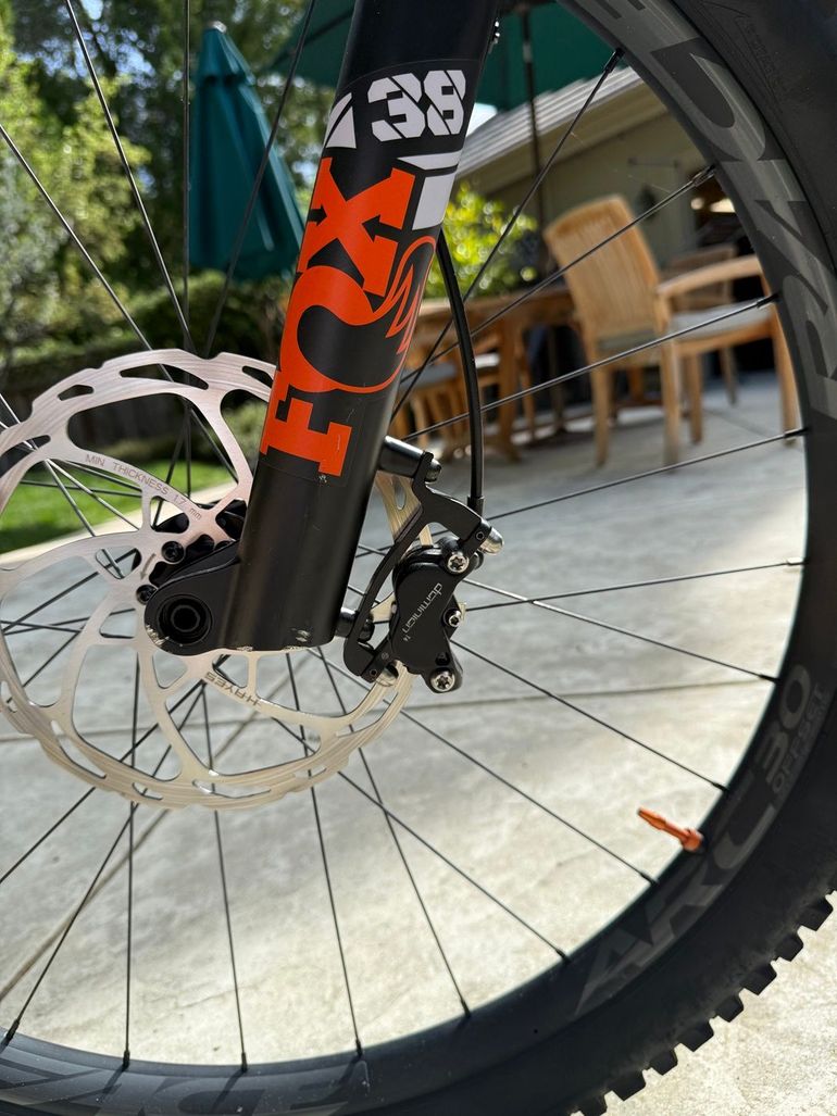 Used Santa Cruz NOMAD X01 / Air / Carbon CC / MX 2023 2023 Mountainbike, Light Gray, 29, 27.5 — image 10 of 11