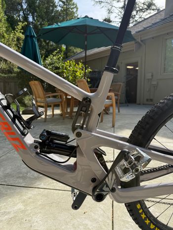 Used Santa Cruz NOMAD X01 / Air / Carbon CC / MX 2023 2023 Mountainbike, Light Gray, 29, 27.5 — image 8 of 11