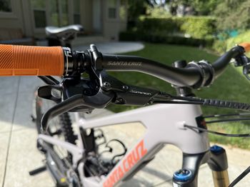 Used Santa Cruz NOMAD X01 / Air / Carbon CC / MX 2023 2023 Mountainbike, Light Gray, 29, 27.5 — image 11 of 11
