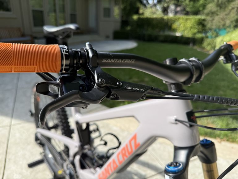 Used Santa Cruz NOMAD X01 / Air / Carbon CC / MX 2023 2023 Mountainbike, Light Gray, 29, 27.5 — image 11 of 11
