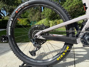 Used Santa Cruz NOMAD X01 / Air / Carbon CC / MX 2023 2023 Mountainbike, Light Gray, 29, 27.5 — image 2 of 11