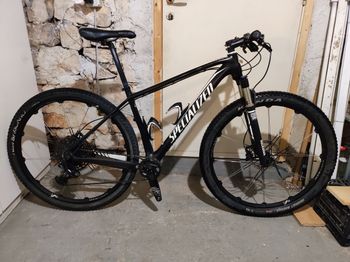Used Specialized Stumpjumper Expert Carbon 29 World Cup 2016 2016 Mountainbike, Black, 29 — image 2 of 9