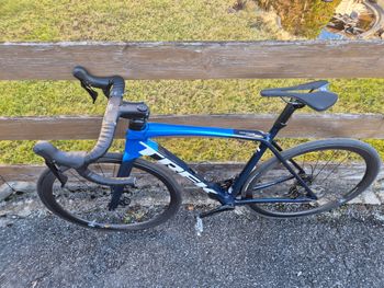 Used Trek Émonda SL 5 Disc 2022 2022 Road & Gravel, Blue — image 3 of 4