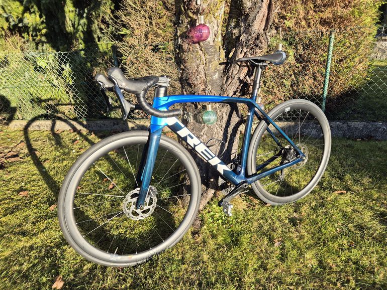 Used Trek Émonda SL 5 Disc 2022 2022 Road & Gravel, Blue — image 1 of 4