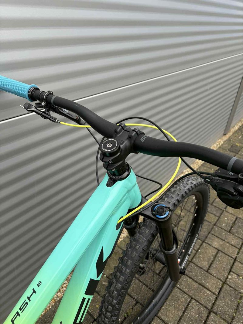 Käytetty Trek Slash 8 2020 2020 Mountainbike — kuva 10 / 14