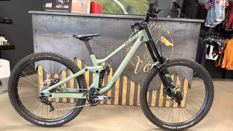 Tweedehands Scott Gambler SRAM GX DH 2021 MTB
